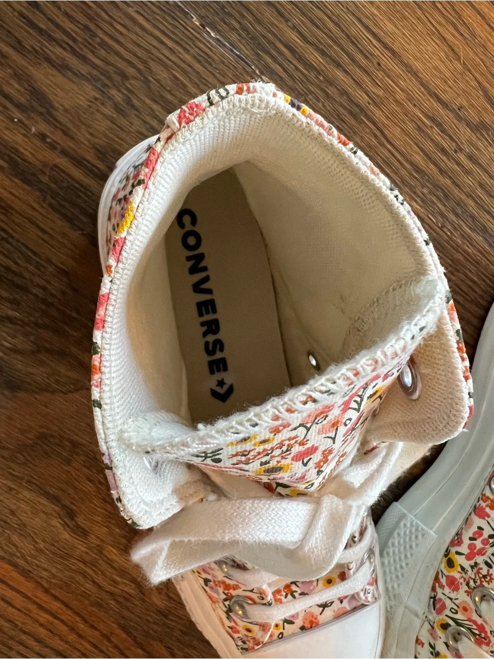 Converse Kids Floral High-Top Sneakers 3 1/2 great condition